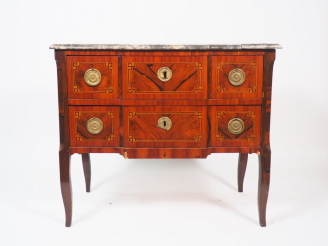 Vente aux enchères Commode Transition Louis XV-Louis XVI en marqueterie, à décor de grecq