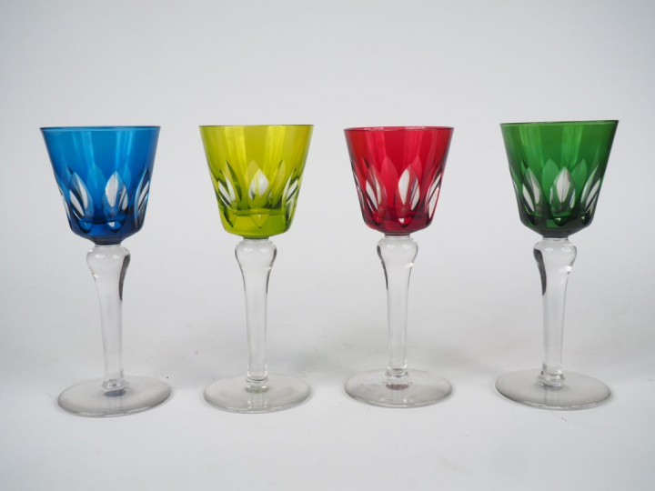 Partie de service de verres à vin du Rhin en cristal bicolore comprena