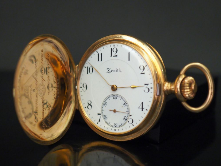 ZENITH Montre de gousset aveugle en or jaune, à décor de cartouche mon