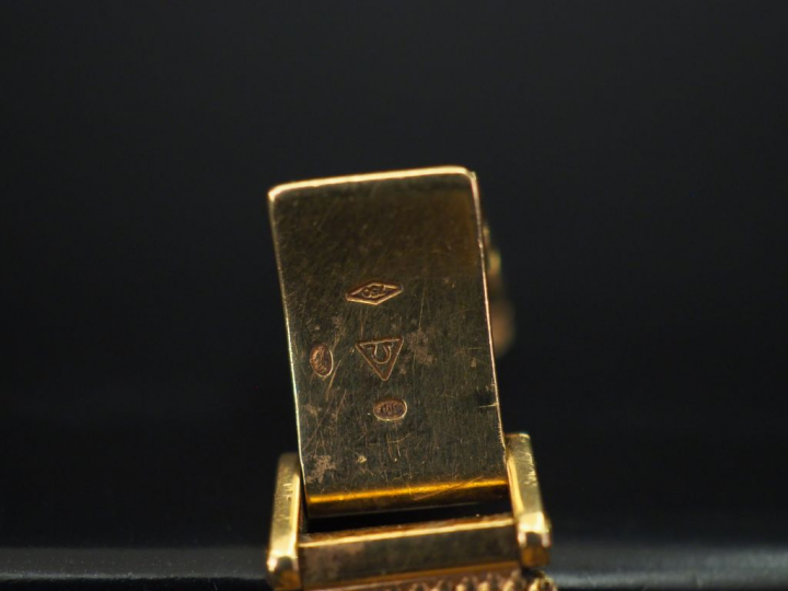 OMEGA Montre bracelet, boiter et bracelet en or jaune. Cadran à bord a