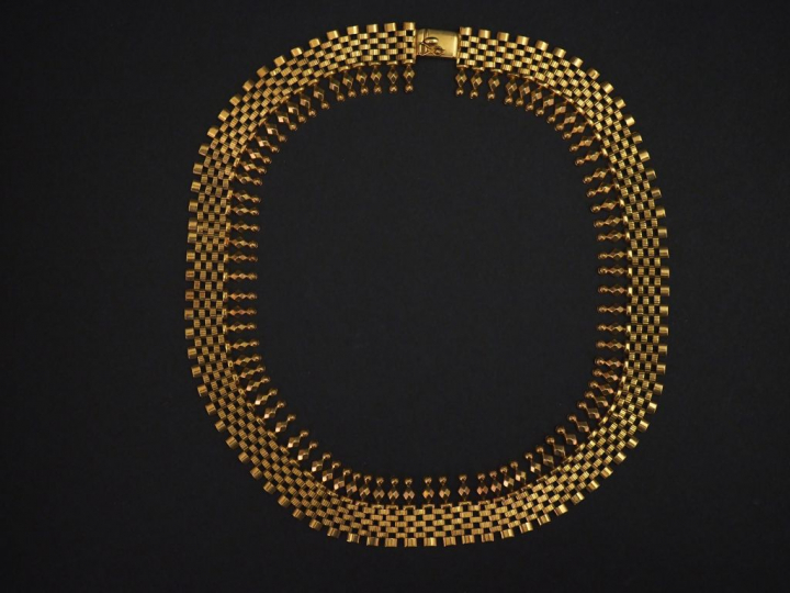Collier articulé à l'étrusque en or jaune, maille plate.  Long.45,5 cm