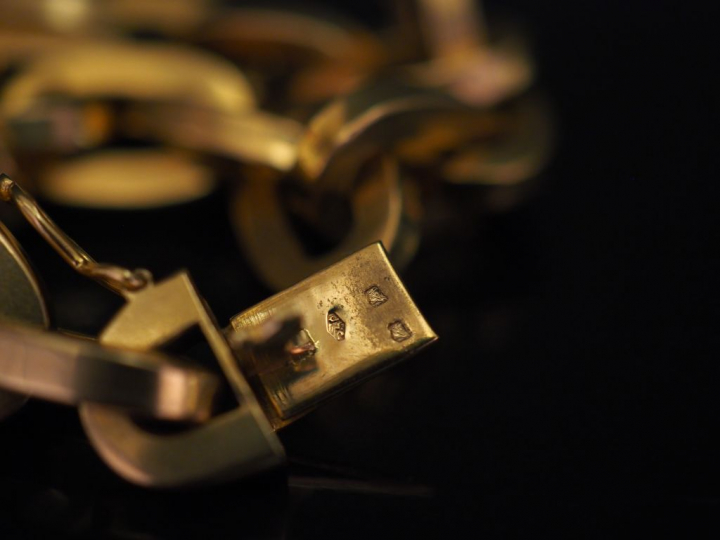 Bracelet souple en or jaune, maille forçat. Long. 19,2 cm Poids. 72,43