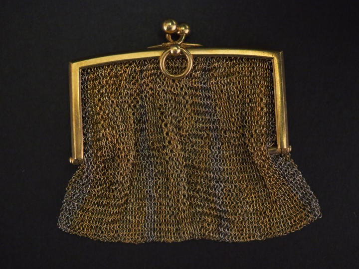 Bourse deux tons d'or.  6,5 x 6 cm Poids. 76,44 g