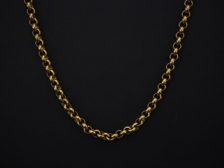 Sautoir en or jaune, maille forçat. Poids. 50,06 g 
