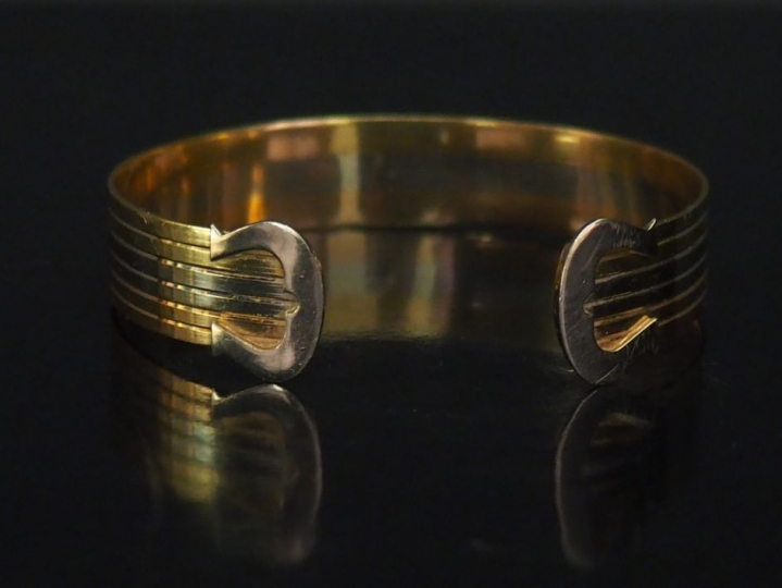 	CARTIER (dans le goût de) Bracelet jonc trois tons d’or, les extrémit