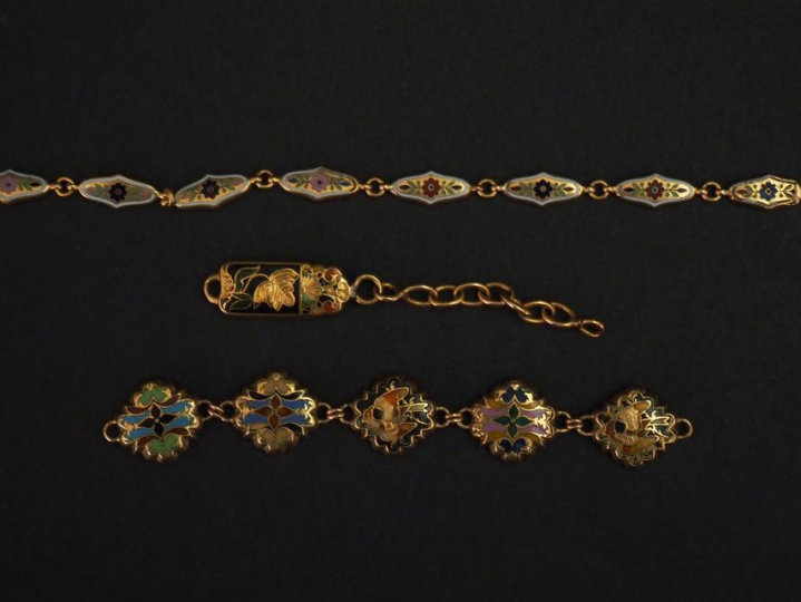 Ensemble comprenant trois différents éléments de bracelet en or jaune 