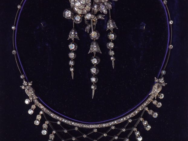 MELLERIO (attribué à) Demi-parure XIXème en or jaune, argent et diaman