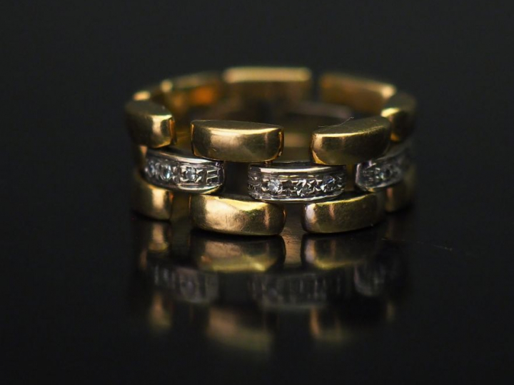 Bague bandeau articulée en or jaune, composée de maillons reliés entre