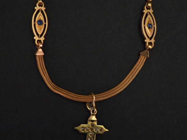 Collier Napoléon III en or jaune, plate agrémentée de maillons ovales 