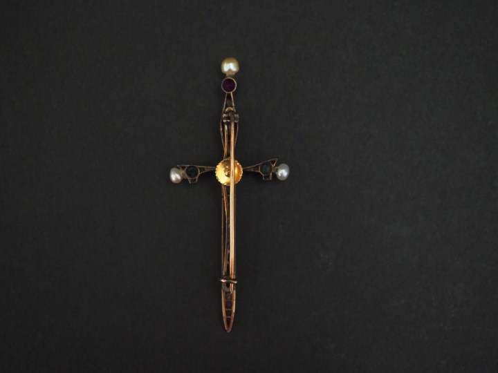 Broche Napoléon III en argent et vermeil figurant un poignard, sertie 