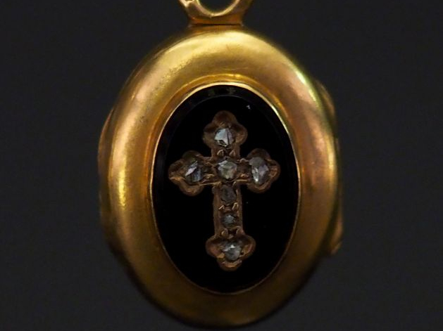 Pendentif porte-photo Napoléon III en or jaune et onyx noir, à décor d