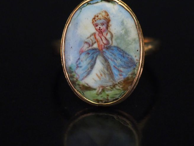 	Bague Napoléon III en or jaune, sertie en son centre d’une miniature 