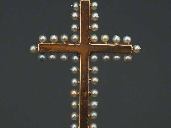 Pendentif Napoléon III en forme de croix en or jaune, à décor sur les 