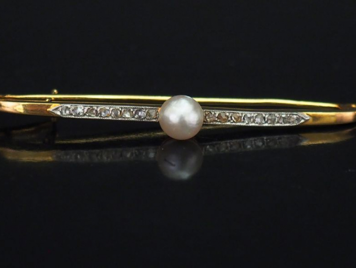 Broche barrette Napoléon III en or jaune, sertie en son centre d'une p