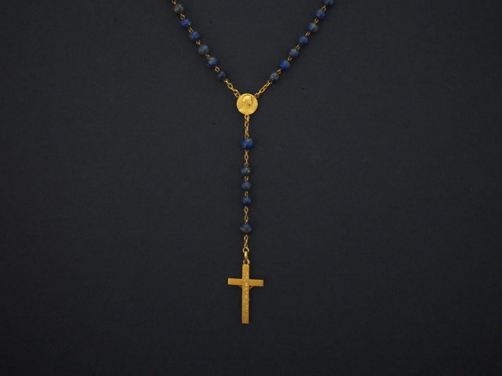 Chapelet en or jaune et lapis-lazuli. Poids tel. 19,75 g