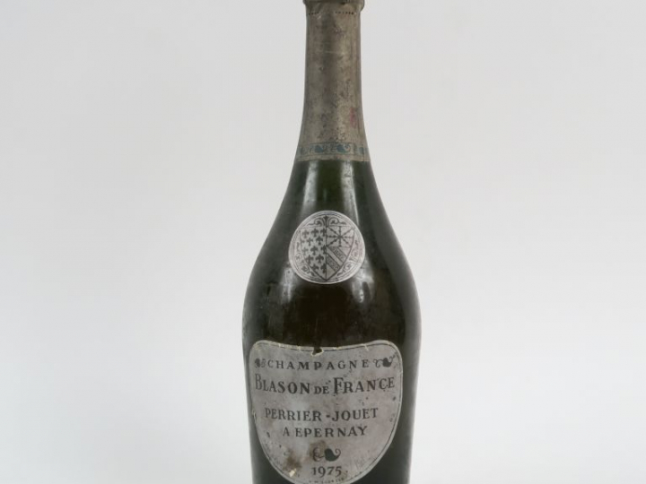 1 BOUTEILLE CHAMPAGNE PERRIER JOUËT 'BLASON DE France' - 1975