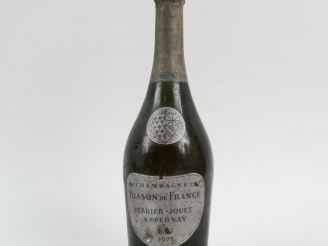 Vente aux enchères 1 BOUTEILLE CHAMPAGNE PERRIER JOUËT 'BLASON DE France' - 1975
