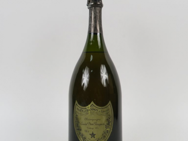 1 MAGNUM CHAMPAGNE DOM PERIGNON - 1975 - 4,5 CM SOUS LA COIFFE/CAPS AB