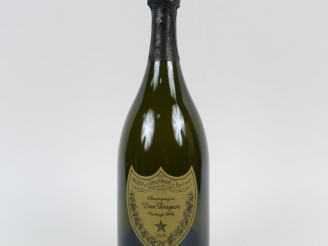 Vente aux enchères 1 BOUTEILLE CHAMPAGNE DOM PERIGNON - 1998 - COFFRET