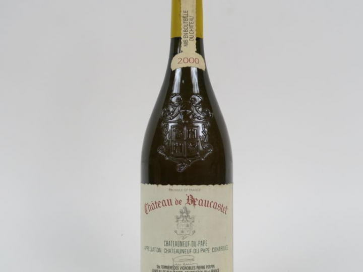1 BOUTEILLE CHÂTEAUNEUF DU PAPE BLANC CHÂTEAU DE BEAUCASTEL - 2000
