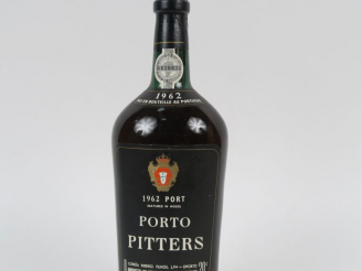 Vente aux enchères 1 BOUTEILLE PORTO PITTERS - 1962