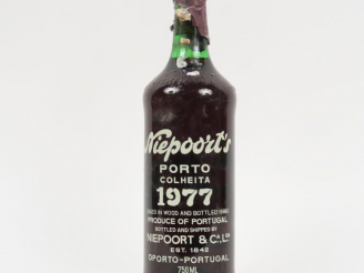Vente aux enchères 1 BOUTEILLE PORTO NIEPORT'S COLHEITA - 1977 - CAPS AB