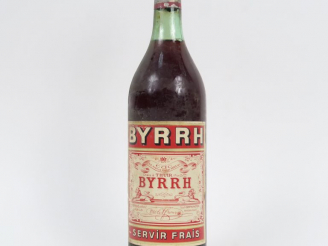 Vente aux enchères 1 TRÈS VIEILLE BOUTEILLE BYRRH - CAPS ÉTAIN/BOUCHON LIÈGE