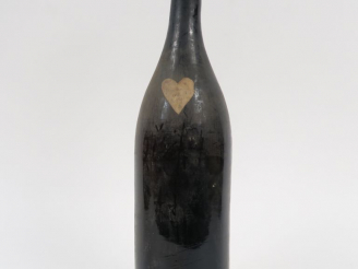 Vente aux enchères 1 TRÈS VIEILLE BOUTEILLE RHUM MARTINIQUE MISE PARTICULIÈRE - 1880 - MI