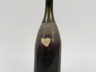 Vente aux enchères 1 TRÈS VIEILLE BOUTEILLE RHUM MARTINIQUE MISE PARTICULIÈRE - 1880 - MI