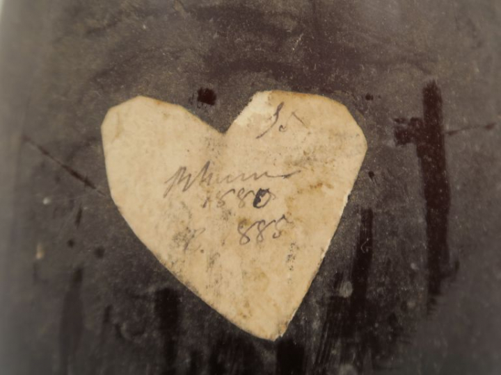 1 TRÈS VIEILLE BOUTEILLE RHUM MARTINIQUE MISE PARTICULIÈRE - 1880 - MI