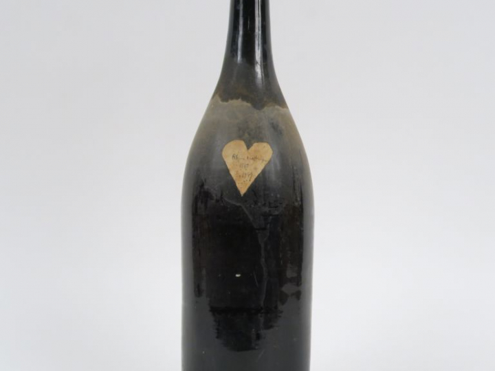 1 TRÈS VIEILLE BOUTEILLE RHUM MARTINIQUE MISE PARTICULIÈRE - 1880 - MI