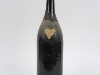 Vente aux enchères 1 TRÈS VIEILLE BOUTEILLE RHUM MARTINIQUE MISE PARTICULIÈRE - 1880 - MI