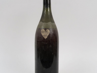 Vente aux enchères 1 TRÈS VIEILLE BOUTEILLE RHUM MARTINIQUE MISE PARTICULIÈRE - 1880 - MI