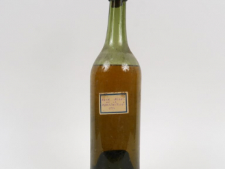 Vente aux enchères 1 TRÈS VIEILLE BOUTEILLE RHUM MARTINIQUE MISE PARTICULIÈRE - 1880