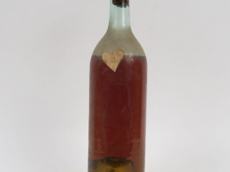 Vente aux enchères 1 TRÈS VIEILLE BOUTEILLE RHUM MARTINIQUE MISE PARTICULIÈRE - MISE : 18
