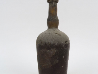 Vente aux enchères 1 TRÈS VIEILLE BOUTEILLE RHUM ST JOSEPH - ETA/CAPS AB/BTS
