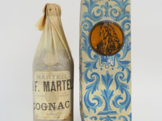 Vente aux enchères 1 VIEILLE BOUTEILLE COGNAC MARTELL 'MEDAILLON' - COFFRET