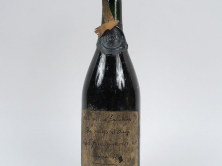 1 BOUTEILLE TRÈS VIEUX CALVADOS DU PAYS D'AUGE 43 ° - 1893