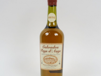 Vente aux enchères 1 BOUTEILLE CALVADOS DU PAYS D'AUGE 'HORS D'AGE' 42 °MICHÈLE GIARD