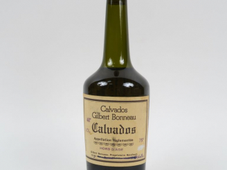 Vente aux enchères 1 BOUTEILLE CALVADOS 'HORS D'AGE'  GILBERT BONNEAU