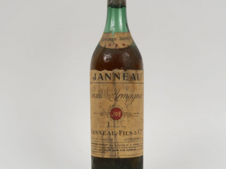 Vente aux enchères 1 VIEILLE BOUTEILLE GRAND ARMAGNAC JANNEAU - CAPSULE ÉTAIN