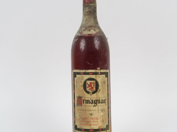 1 TRÈS VIEILLE BOUTEILLE ARMAGNAC CAVÉ - EA