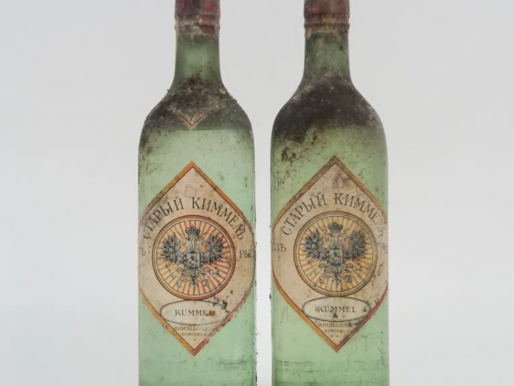 2 VIEILLES BOUTEILLES KUMMEL 