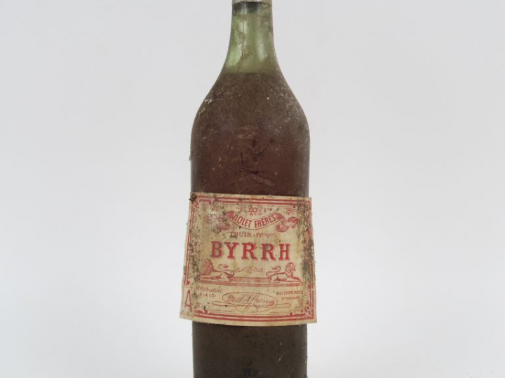 1 TRÈS VIEILLE BOUTEILLE BYRRH - CAPSULE ÉTAIN/BS