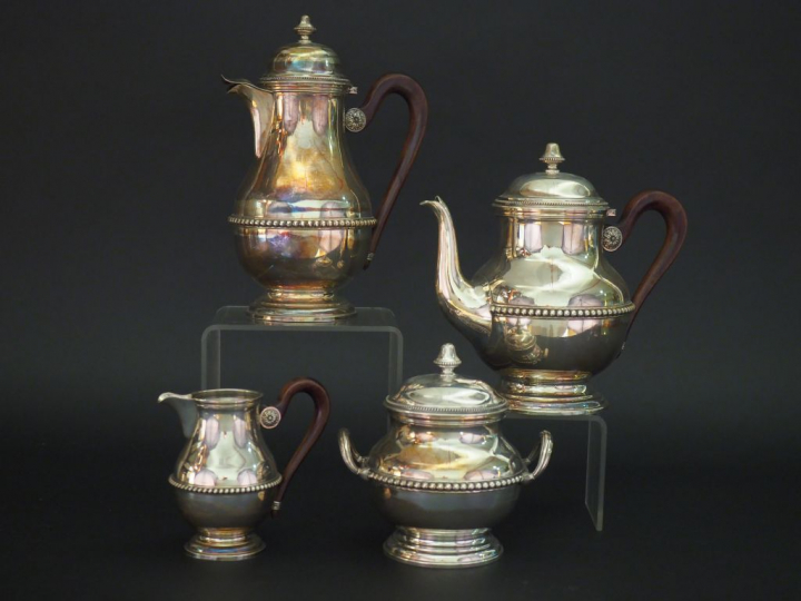 Service quatre pièces en argent, poinçon Minerve, à décor de rangs de 