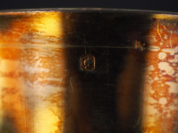 Calice en vermeil, poinçon Minerve, à décor de fleurs, feuillage et fl