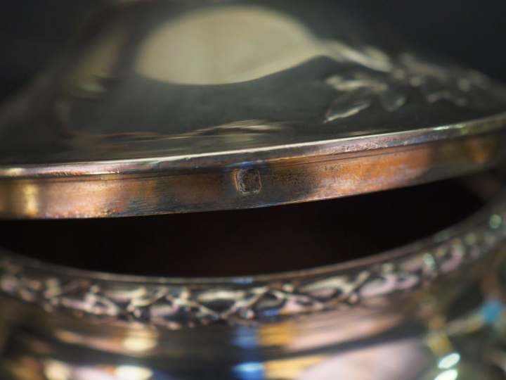 Service à thé et à chocolat quatre pièces de style Louis XVI en argent