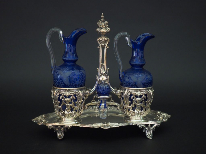 Huilier/vinaigrier Napoléon III de style Louis XV en argent, poinçon M