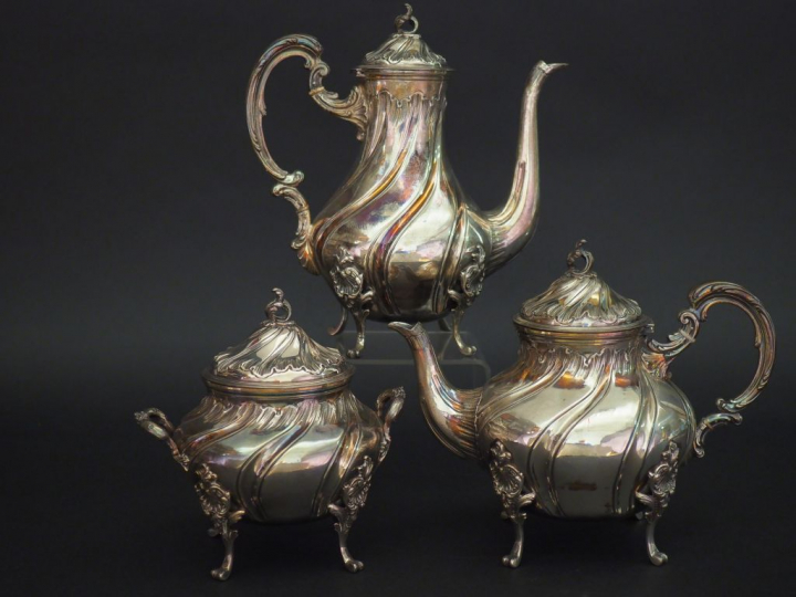 Service à thé et à café Napoléon III de style Louis XV en argent, poin