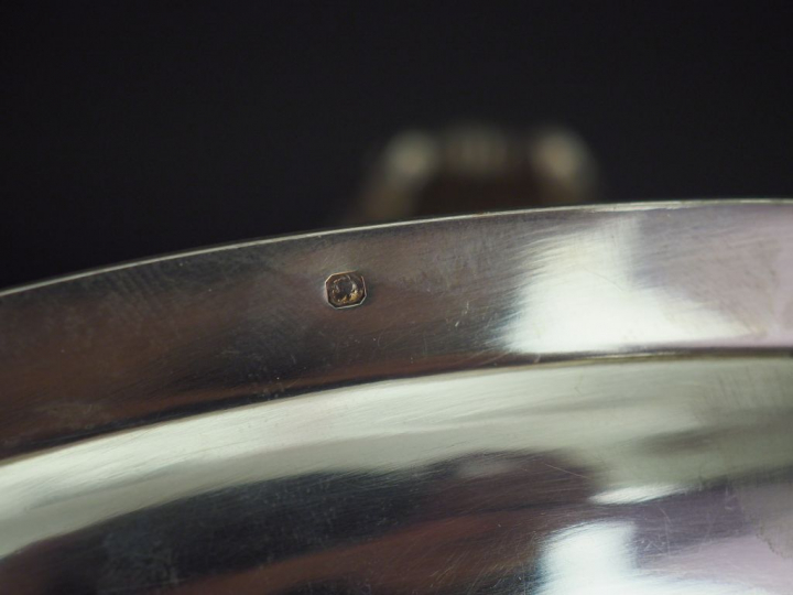 	Saucière de style Louis XV en argent, poinçon Minerve, à décor de god